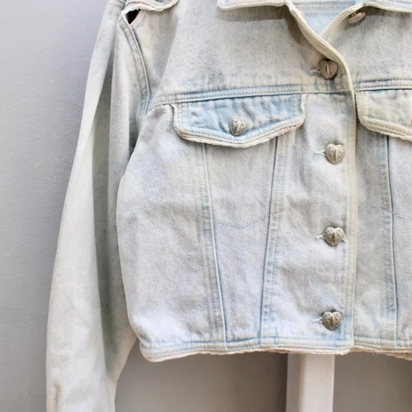 Vintage Stefano International Light Denim Wash Cropped Jacket w/ Heart Buttons - Picture 5 of 6